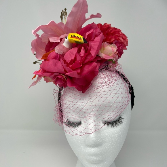 🆕 listing! Pink Toucan fascinator - Picture 8 of 8